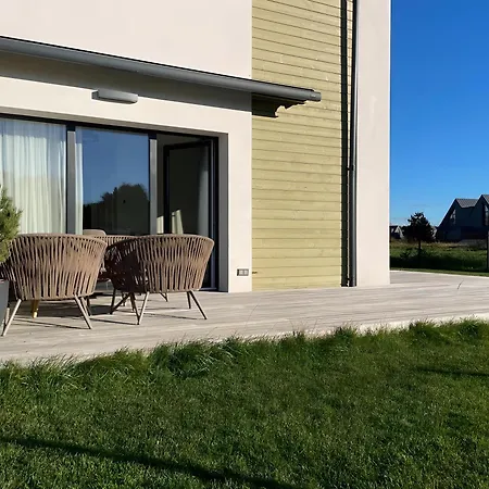 Cozy Sunny House In Kunigiskes